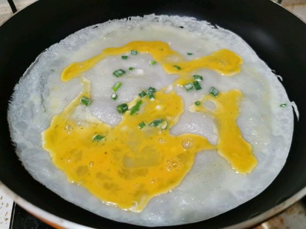 营养早餐鸡蛋葱油煎饼