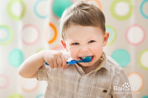 怎么刷牙牙齿会变白