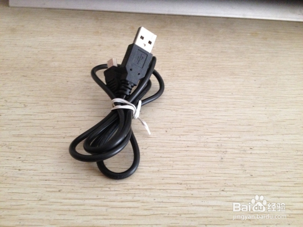 如何用数据线和数据线绑绳做简易手机支架