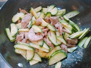 食补养生（黄瓜炒猪肝）的做法