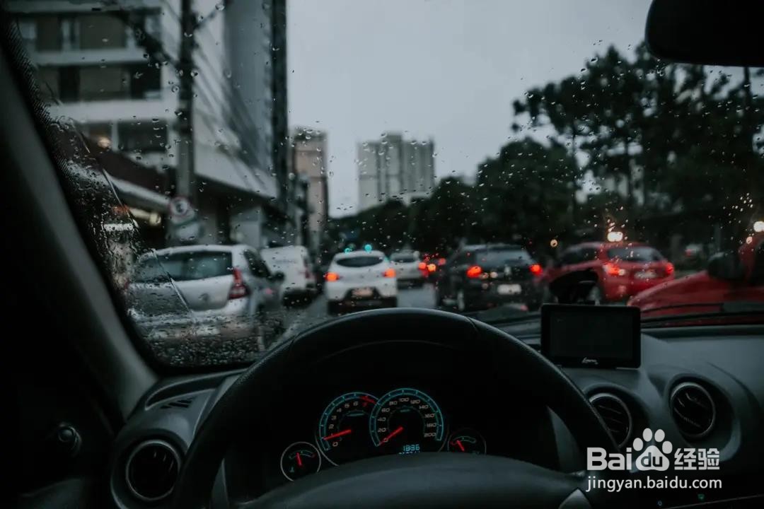 如何避开驾车盲区？