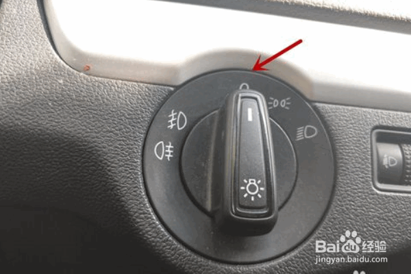 汽车远光灯和近光灯怎么切换？