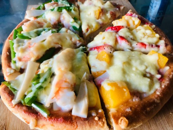 缤纷水果大虾双拼披萨