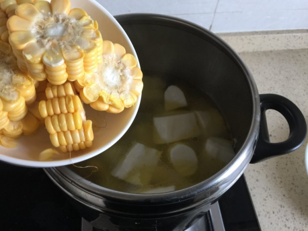 炖鸡汤时要不要把鸡油去扔掉