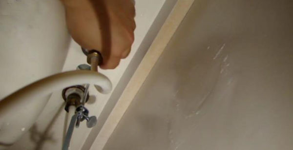 水龙头底部松动怎么办