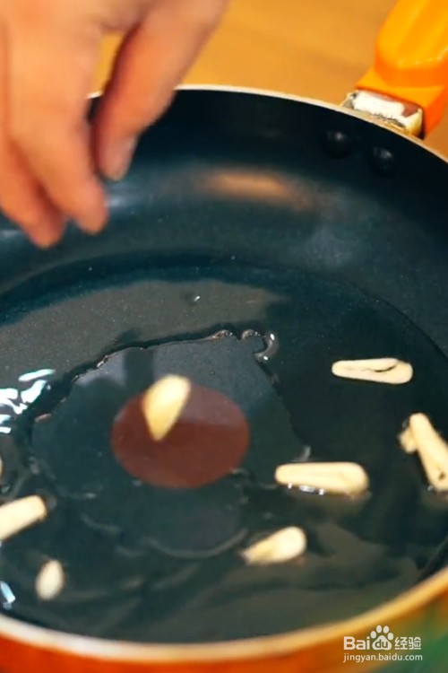 如何做葱爆羊肉？