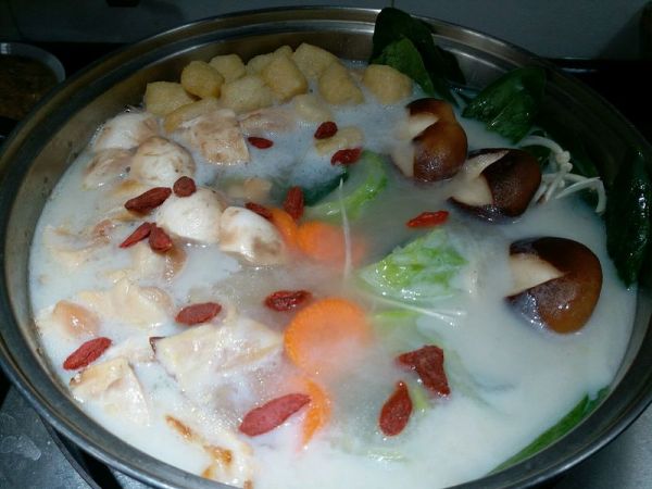 豆乳鸡肉菌菇锅