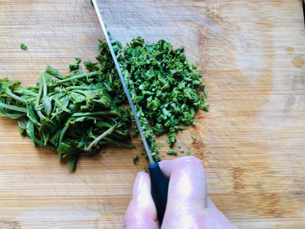 凉拌香椿松子豆腐