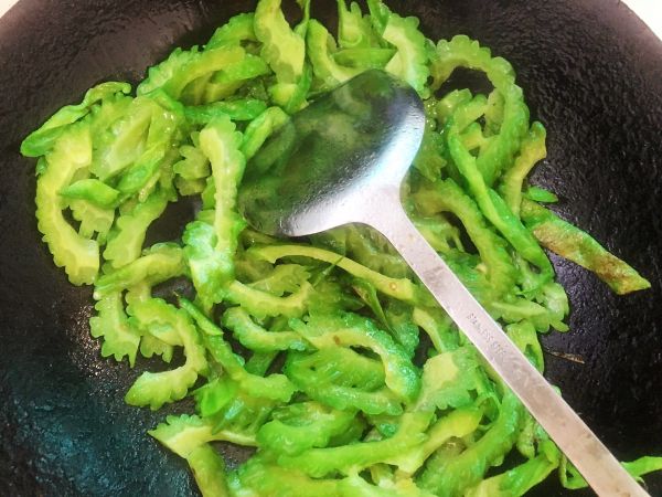 青椒炒苦瓜#夏日下饭菜#