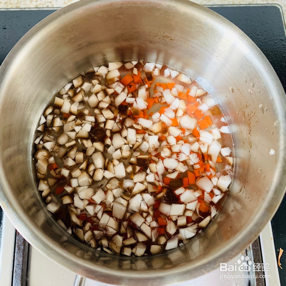 怎么做宝宝辅食之三文鱼什锦羹？