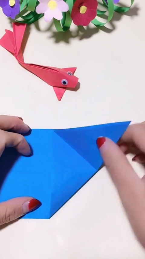 如何手工制作儿童折纸小金鱼