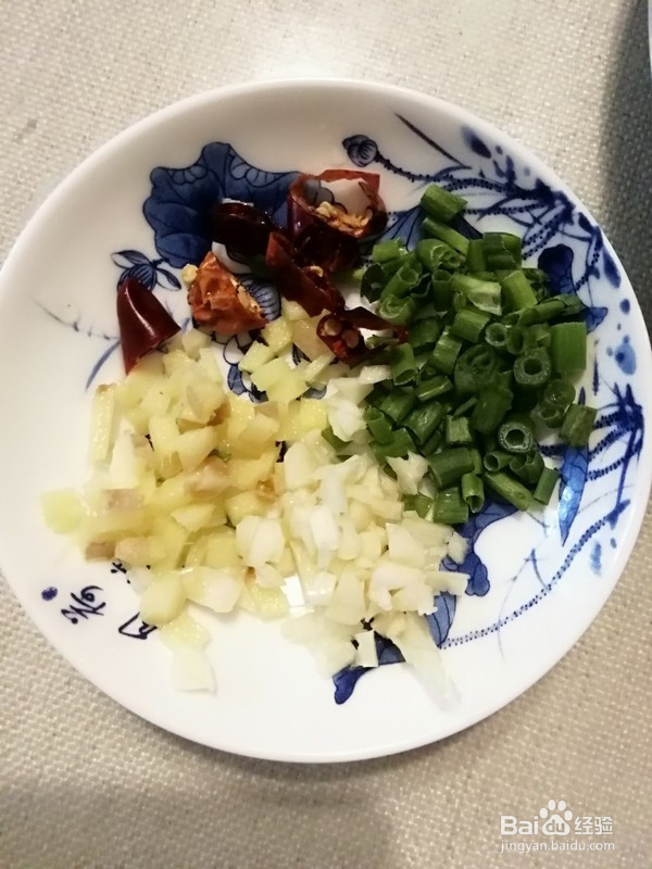 春笋炒腊肠怎么做？