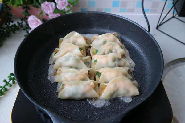 韭菜虾仁锅锅贴