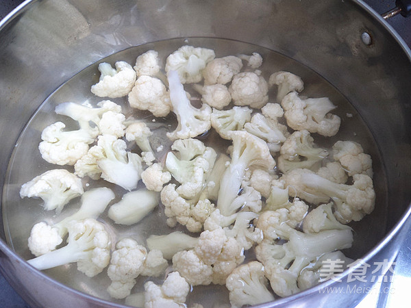 火腿炒菜花的做法