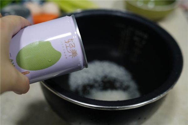肉丁榨辣椒盖饭