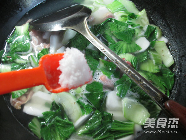 青菜腊鸡腿年糕汤