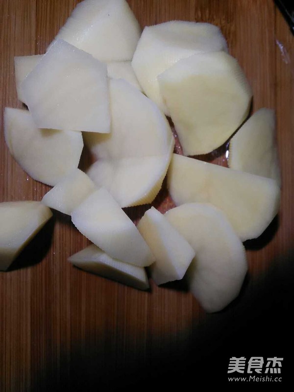 土豆炖鸡肉的做法