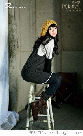 短长袜互搭的潮流搭配