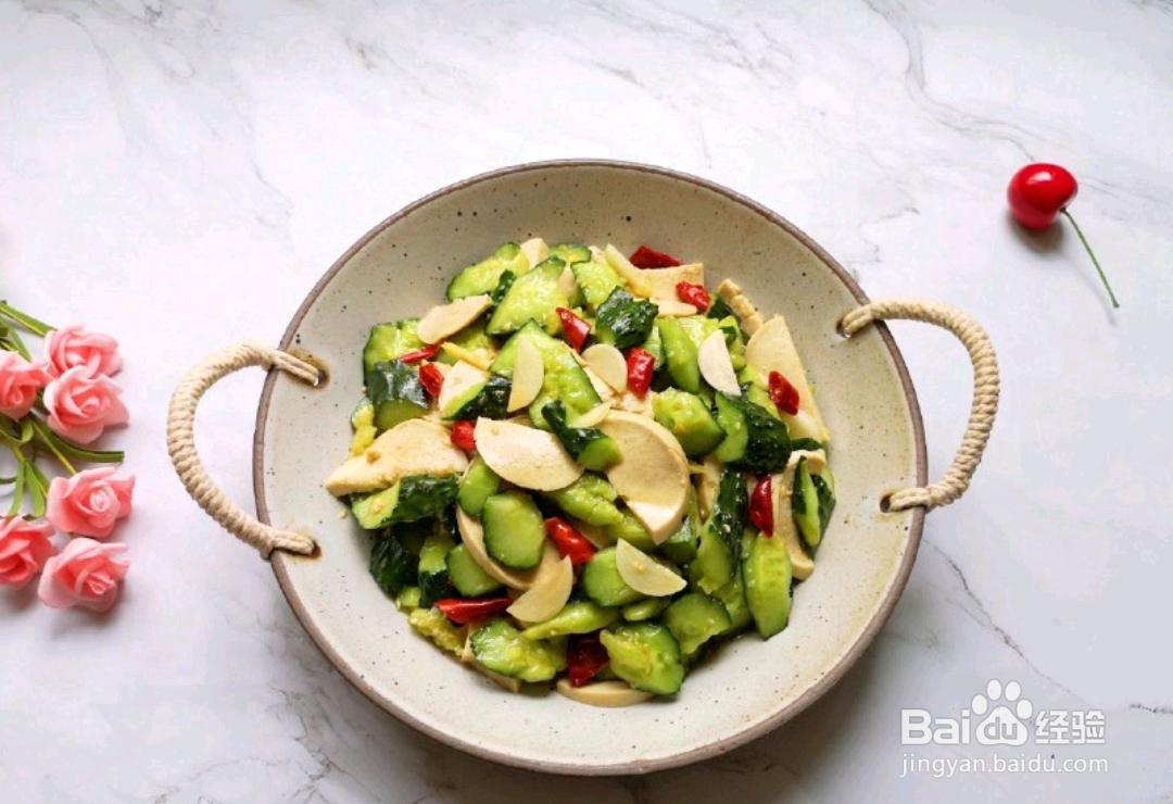 如何做出凉拌黄瓜素鸡？