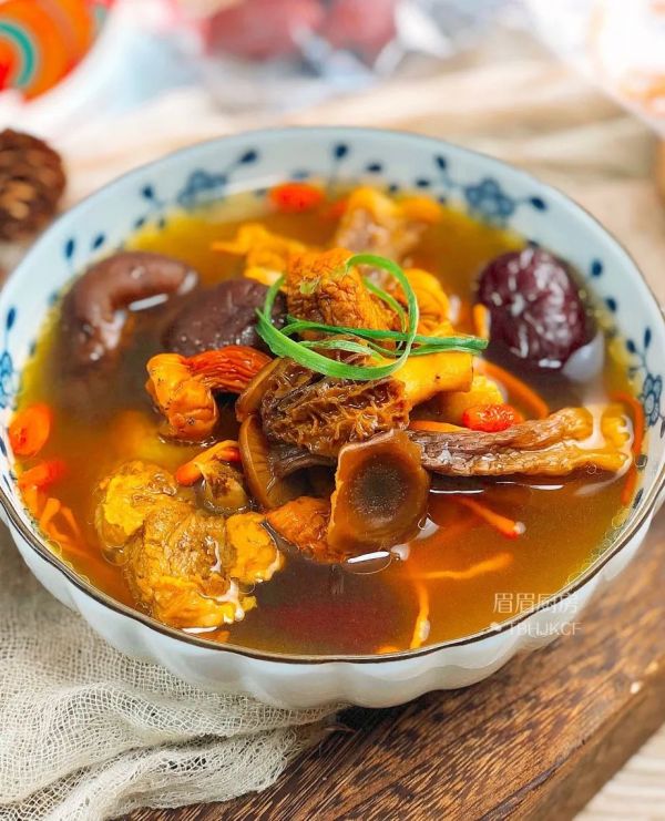 菌菇排骨养生汤