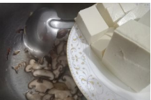 香菇炖豆腐的做法