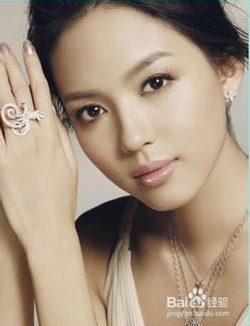 冬季干皮难上妆？学女星养出水嫩baby肌