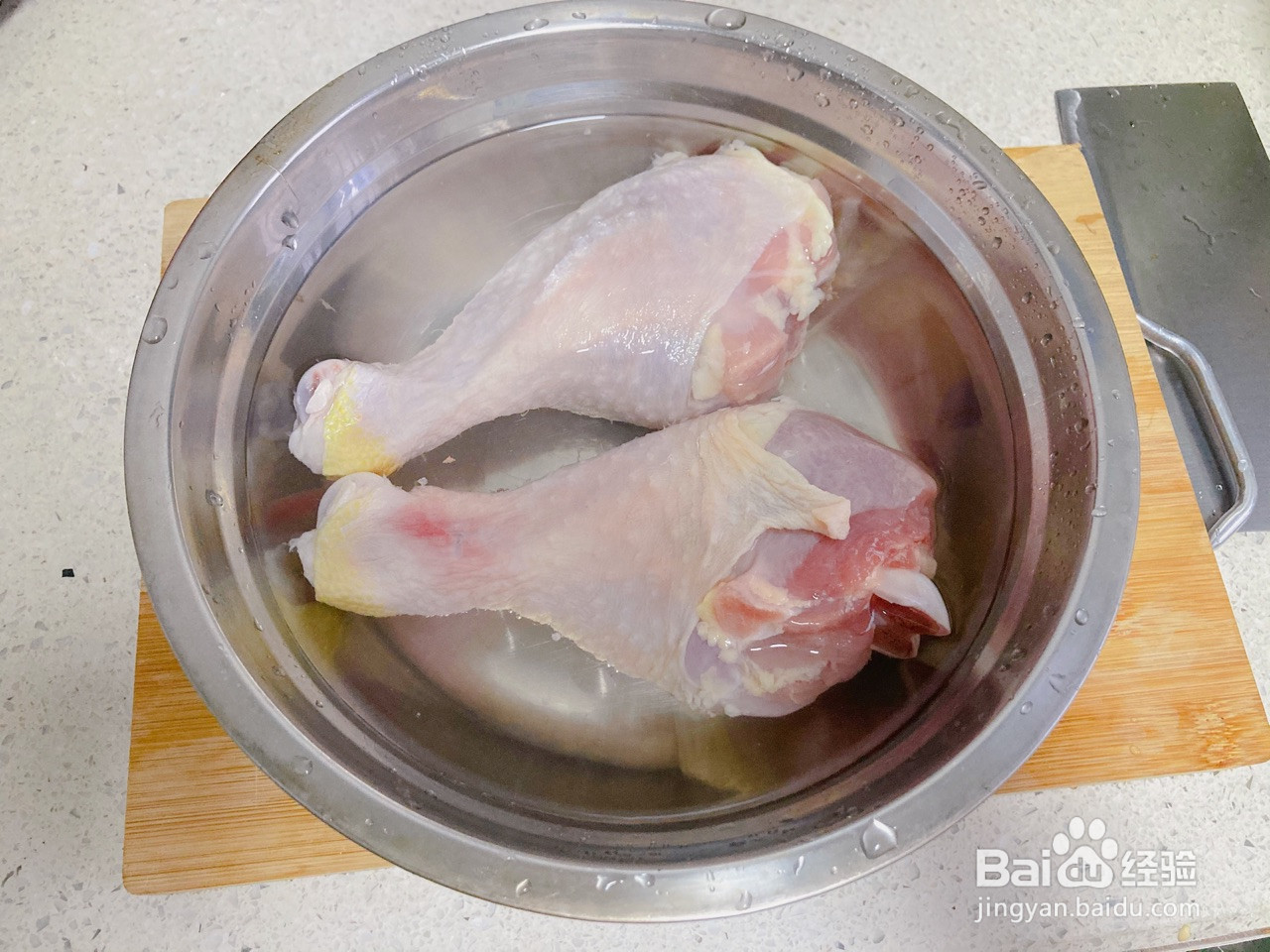 手撕柠檬鸡腿肉的做法