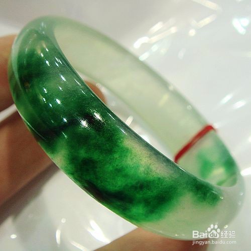 怎样挑选七彩云南翡翠