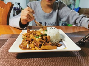 孩子超爱吃的杏鲍菇卤肉盖浇饭