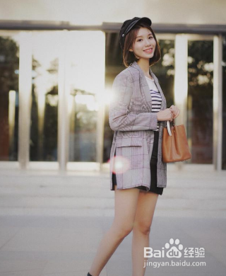 女生穿小西装怎样搭配衣服？