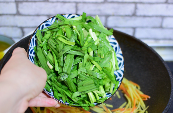 韭菜炒土豆丝