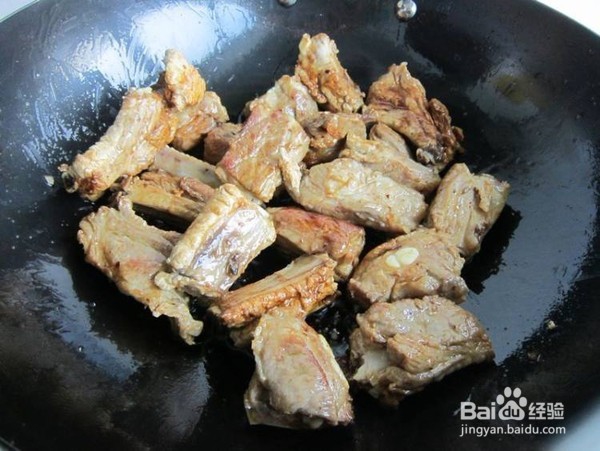 腐乳烧排骨的做法