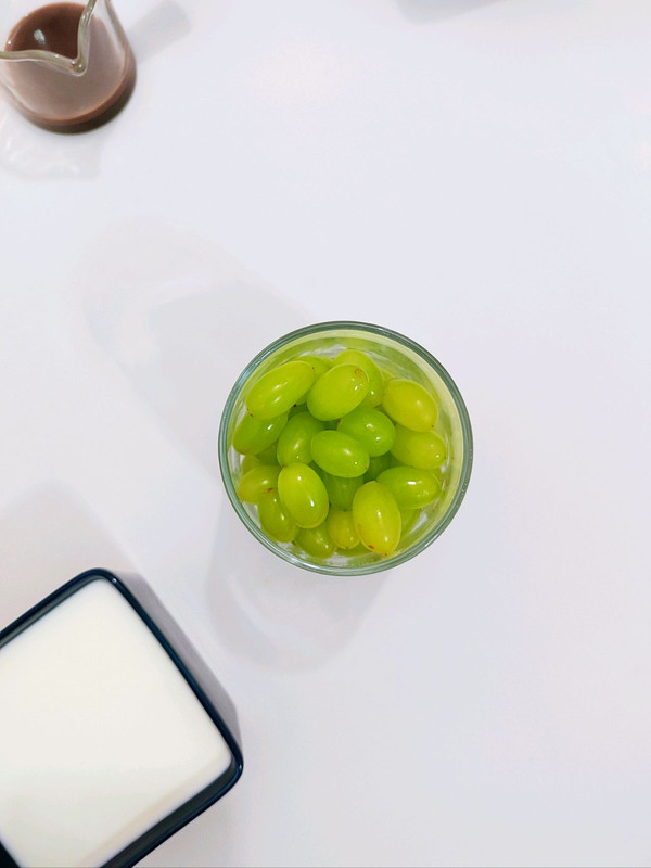 青提炼乳牛奶饮品