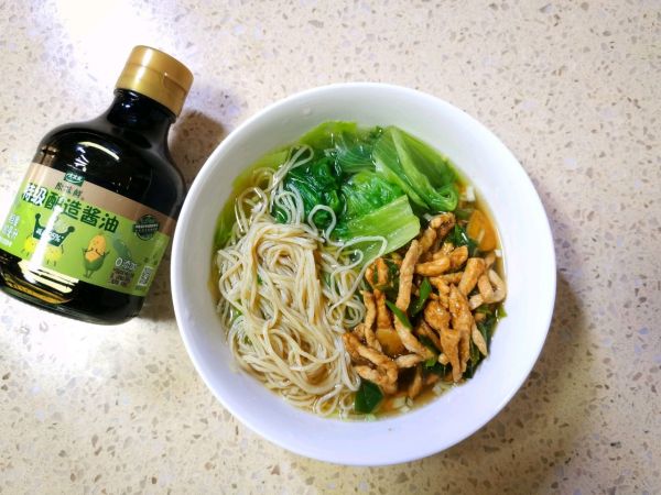 极简青菜肉丝面