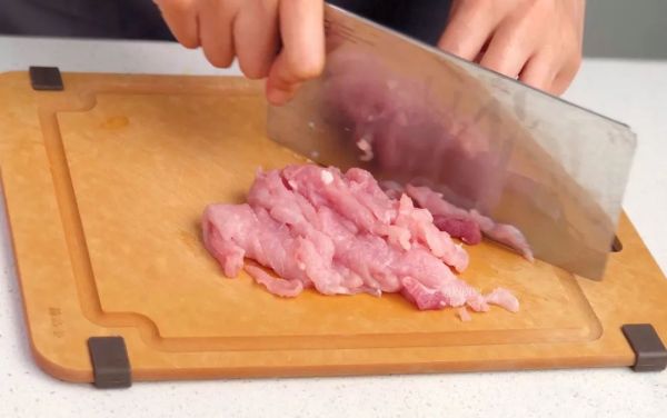 金汤酸菜肉丝面