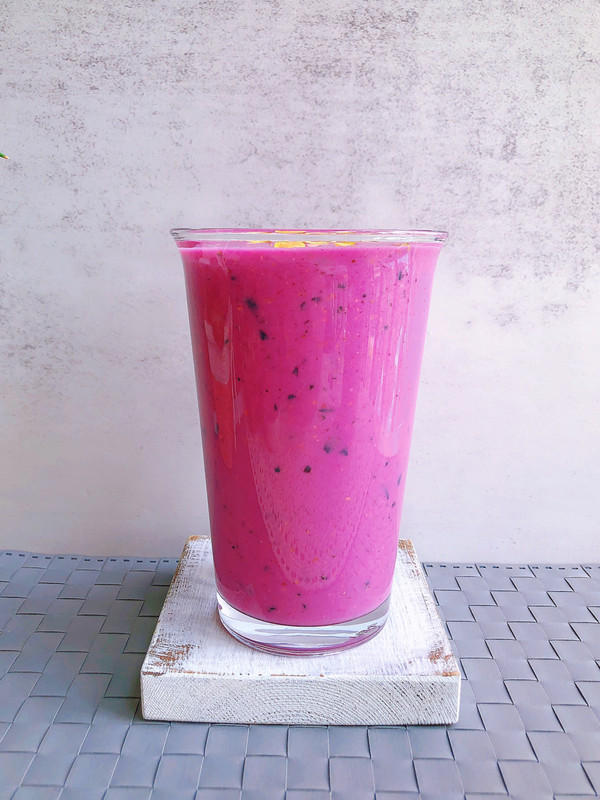 开心果花青素奶昔