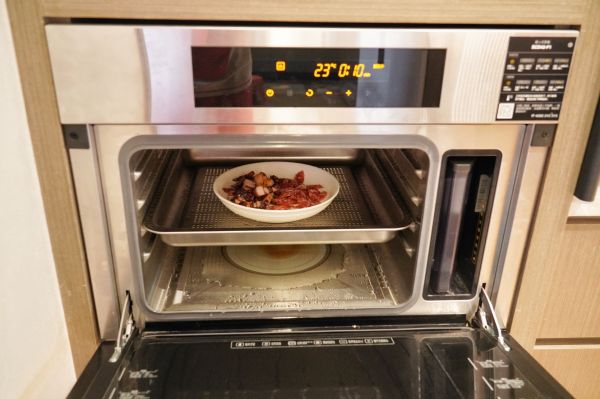 广式双拼腊味煲仔饭