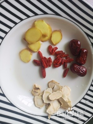 香菇炖鸡汤的做法