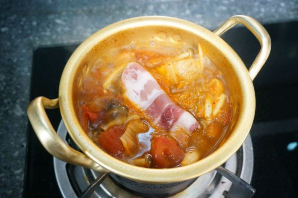 番茄泡菜肥牛面