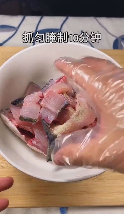奶白鱼骨萝卜汤怎么做