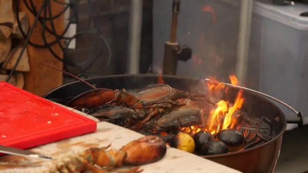 柠檬黄油烤加拿大龙虾