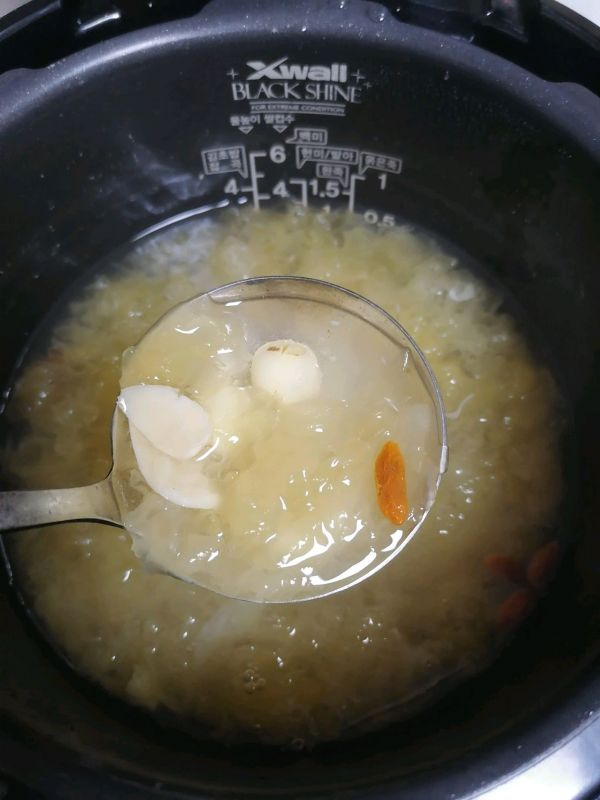 银耳百合莲子羹