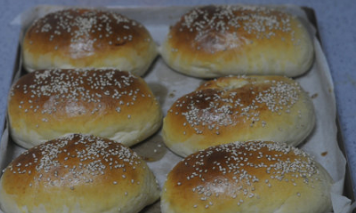 卡士达酱芝麻餐包的做法