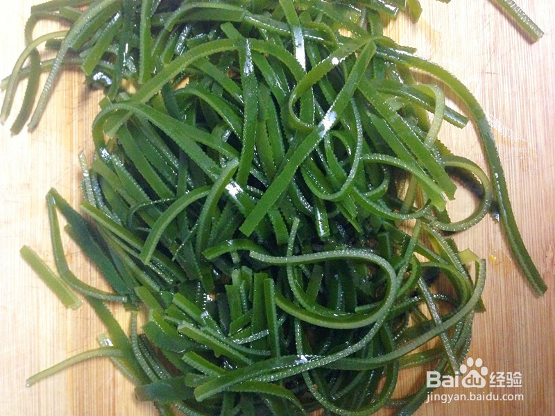 大葱芝麻拌海带的家常做法