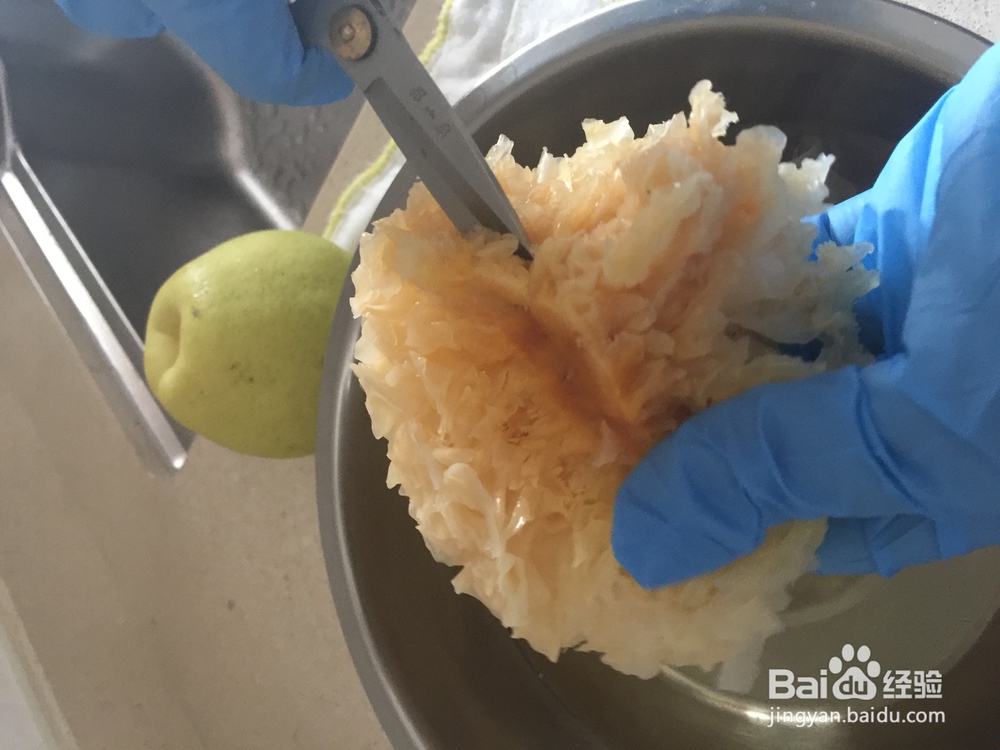 银耳冰糖炖雪梨糖水如何做?