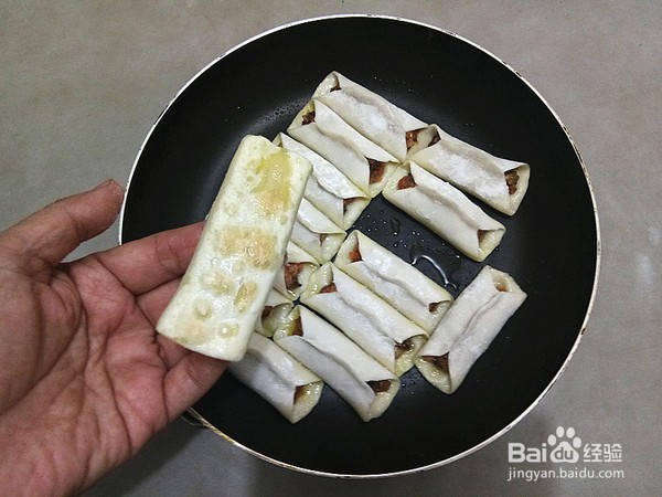 胡萝卜木耳鲜肉锅贴怎么做才好吃