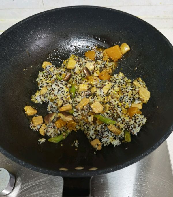 南瓜鸡肉藜麦饭