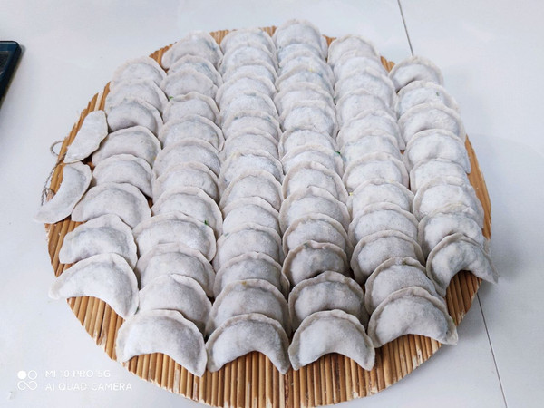 黑全麦粉鸡蛋韭菜山药粉条馅素饺子