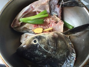 鱼头炖豆腐家常做法详细教程讲解分析~