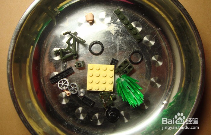 如何用积木拼装自行车比赛的场景